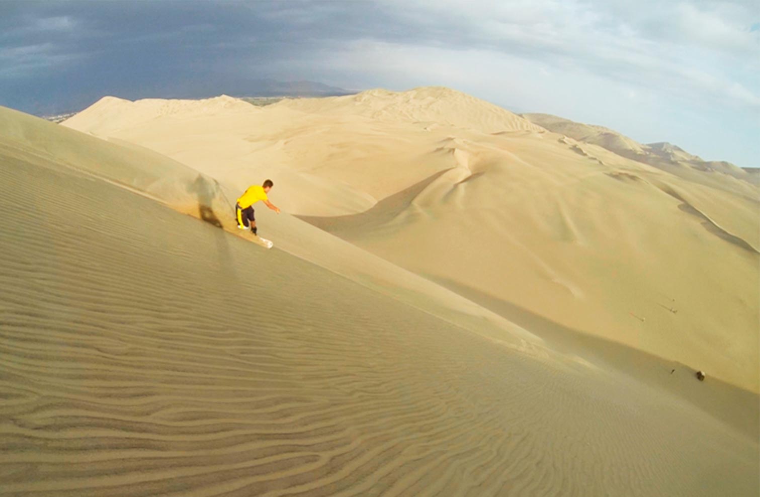 PARACAS AND SANDBOARD - SANDSKI IN HUACACHINA - Desert Expeditions Perú