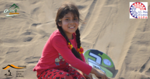 Responsabilidad Social_ Sand sledding y sandboarding con niños locales en Ancón, ZRLA (5)